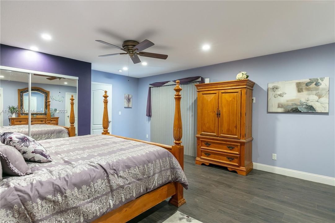 Recently Sold: $825,000 (4 beds, 3 baths, 2216 Square Feet)