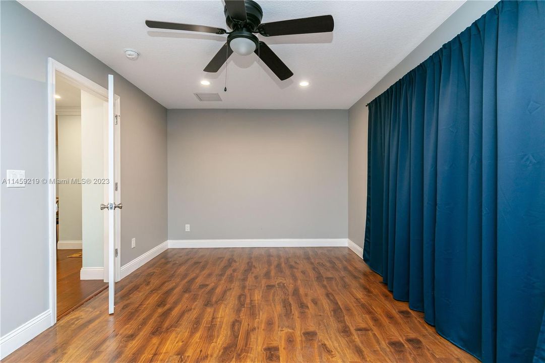 Recently Sold: $825,000 (4 beds, 3 baths, 2216 Square Feet)