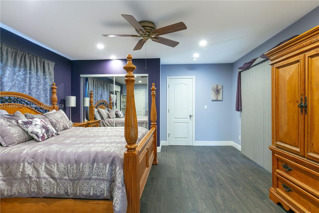 Recently Sold: $825,000 (4 beds, 3 baths, 2216 Square Feet)