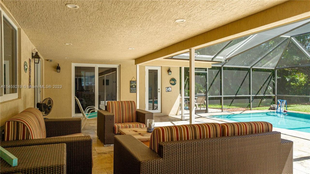 Recently Sold: $825,000 (4 beds, 3 baths, 2216 Square Feet)