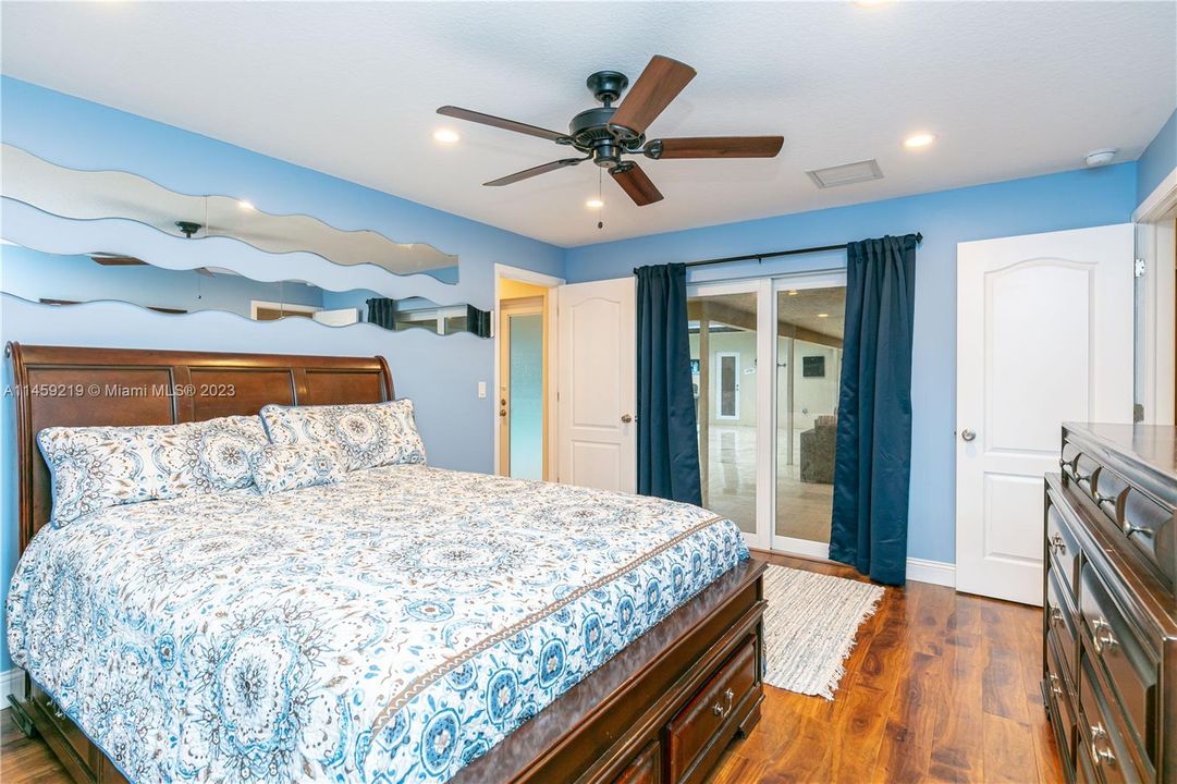 Recently Sold: $825,000 (4 beds, 3 baths, 2216 Square Feet)