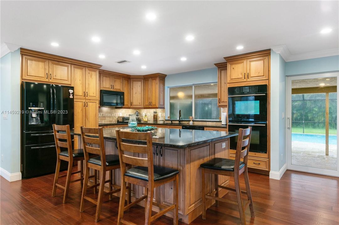 Recently Sold: $825,000 (4 beds, 3 baths, 2216 Square Feet)