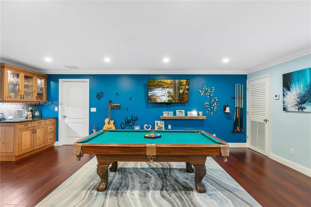 Recently Sold: $825,000 (4 beds, 3 baths, 2216 Square Feet)