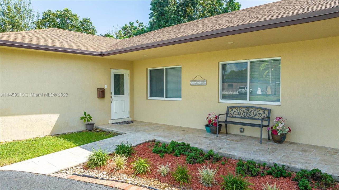 Recently Sold: $825,000 (4 beds, 3 baths, 2216 Square Feet)