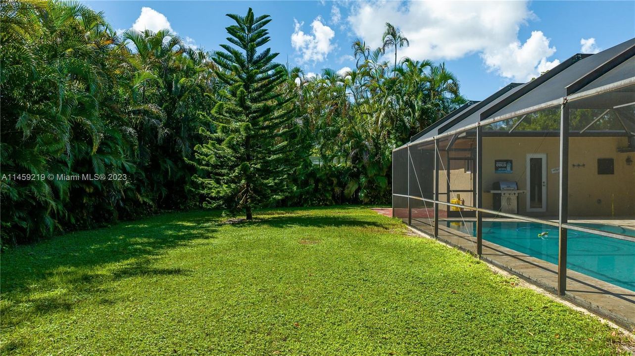 Recently Sold: $825,000 (4 beds, 3 baths, 2216 Square Feet)