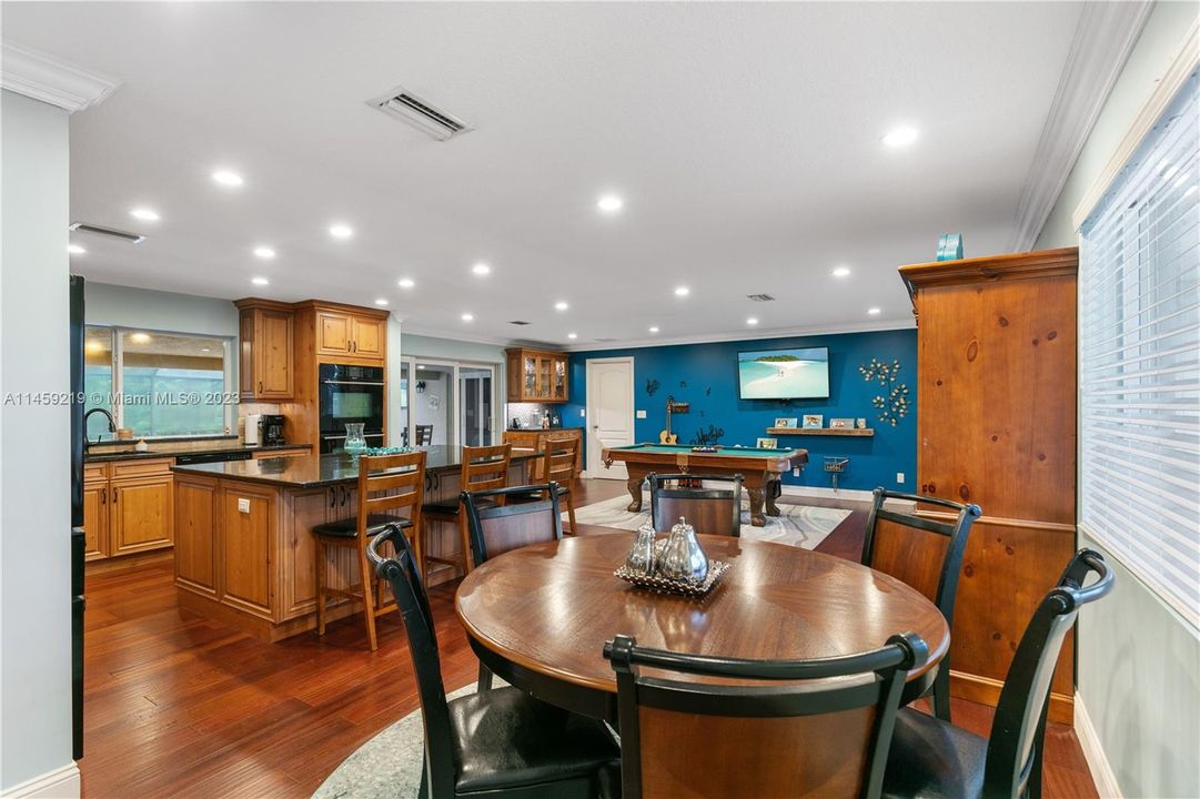 Recently Sold: $825,000 (4 beds, 3 baths, 2216 Square Feet)