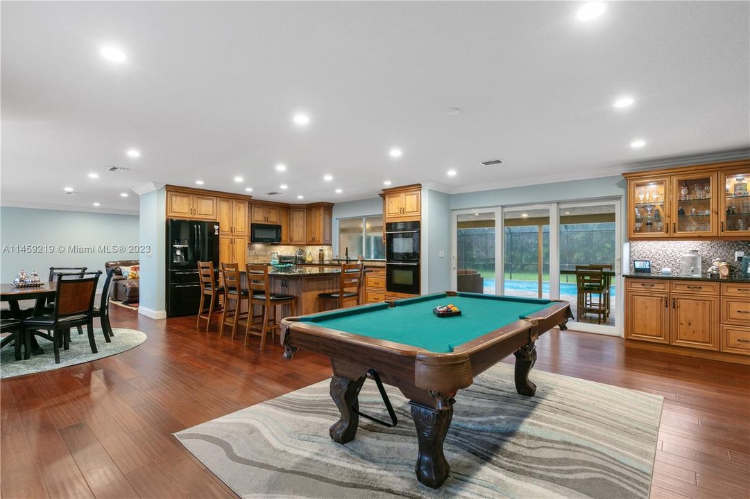 Recently Sold: $825,000 (4 beds, 3 baths, 2216 Square Feet)