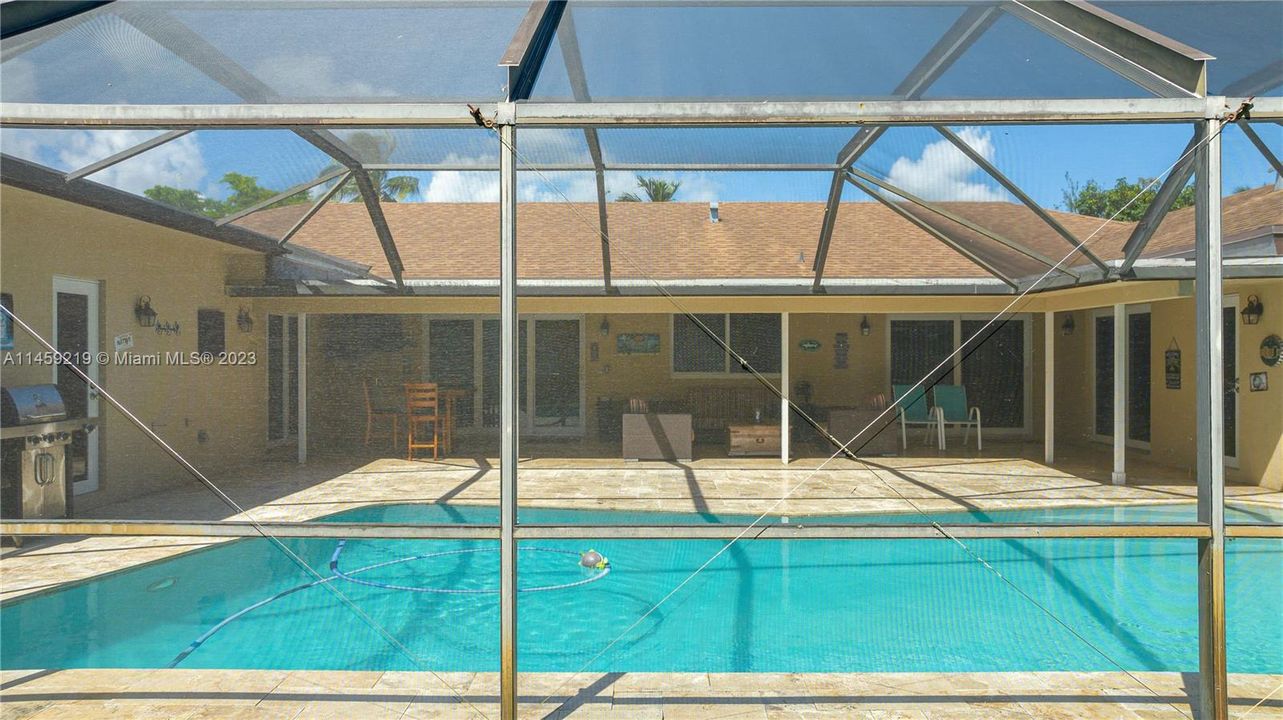 Recently Sold: $825,000 (4 beds, 3 baths, 2216 Square Feet)