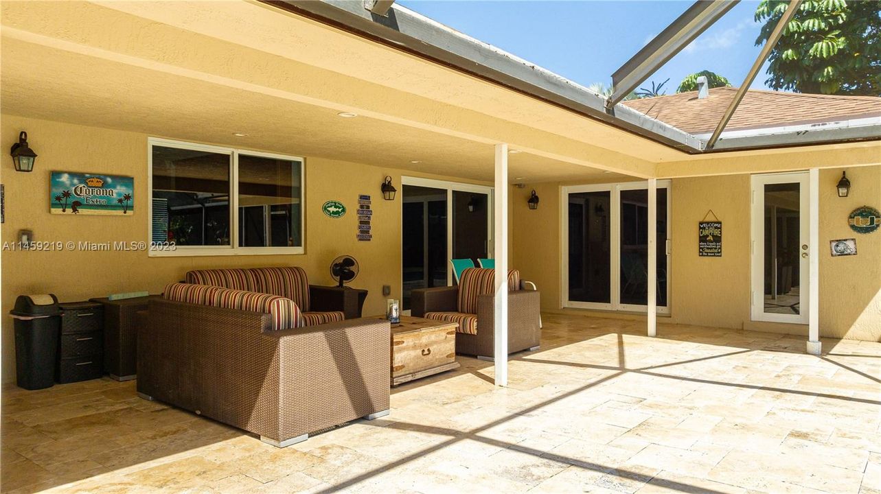 Recently Sold: $825,000 (4 beds, 3 baths, 2216 Square Feet)