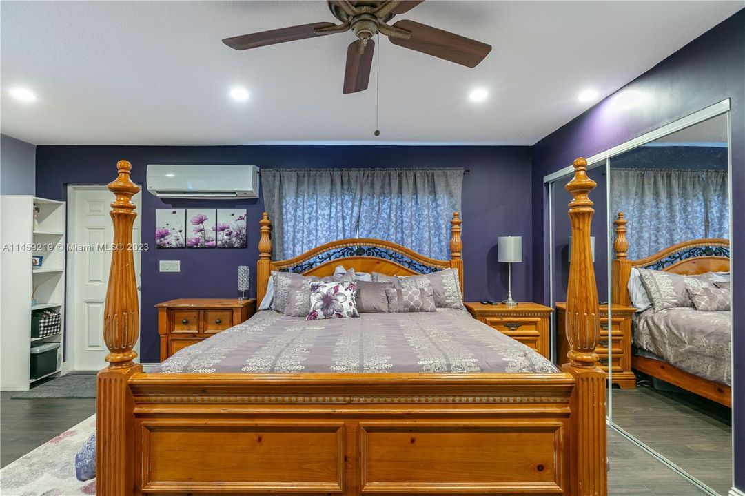 Recently Sold: $825,000 (4 beds, 3 baths, 2216 Square Feet)