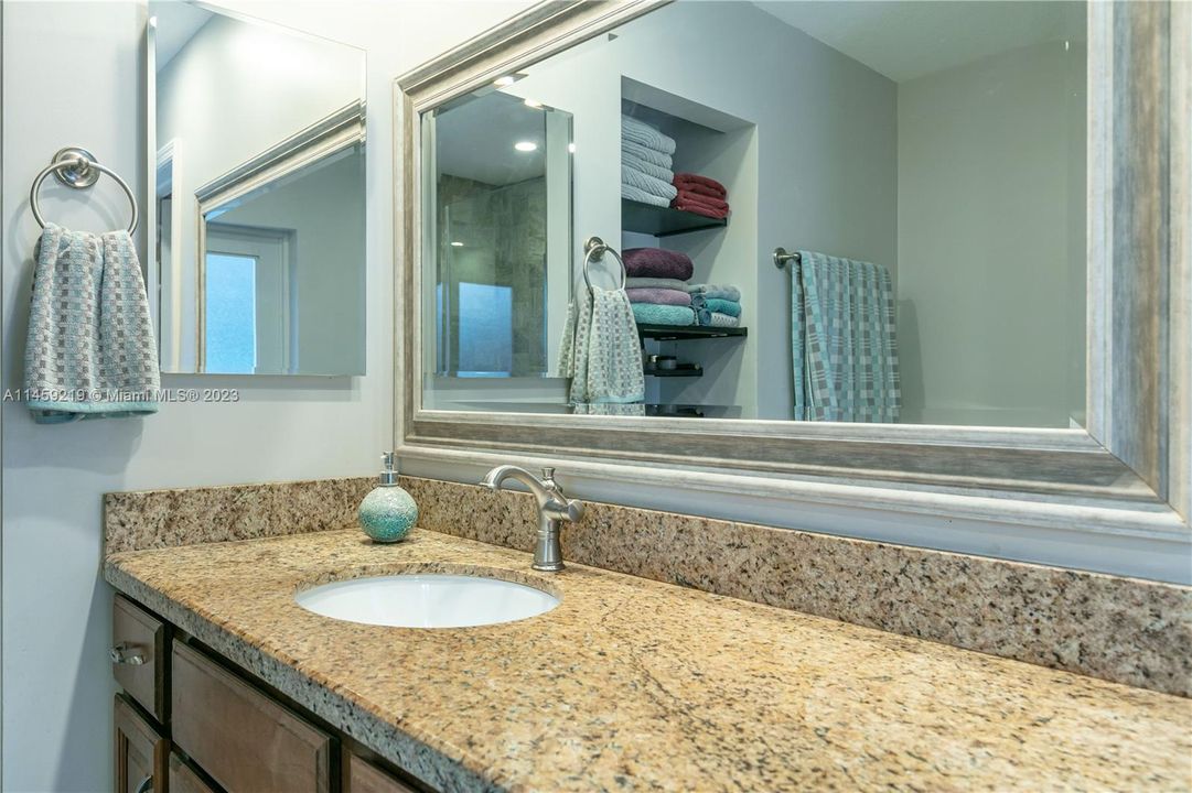 Recently Sold: $825,000 (4 beds, 3 baths, 2216 Square Feet)