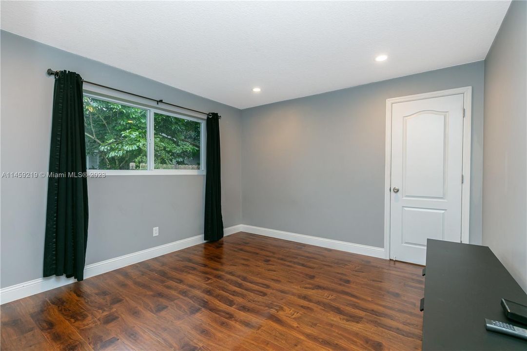 Recently Sold: $825,000 (4 beds, 3 baths, 2216 Square Feet)