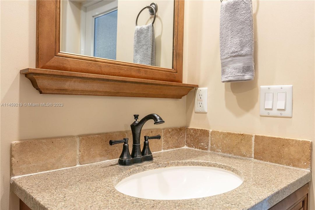 Recently Sold: $825,000 (4 beds, 3 baths, 2216 Square Feet)