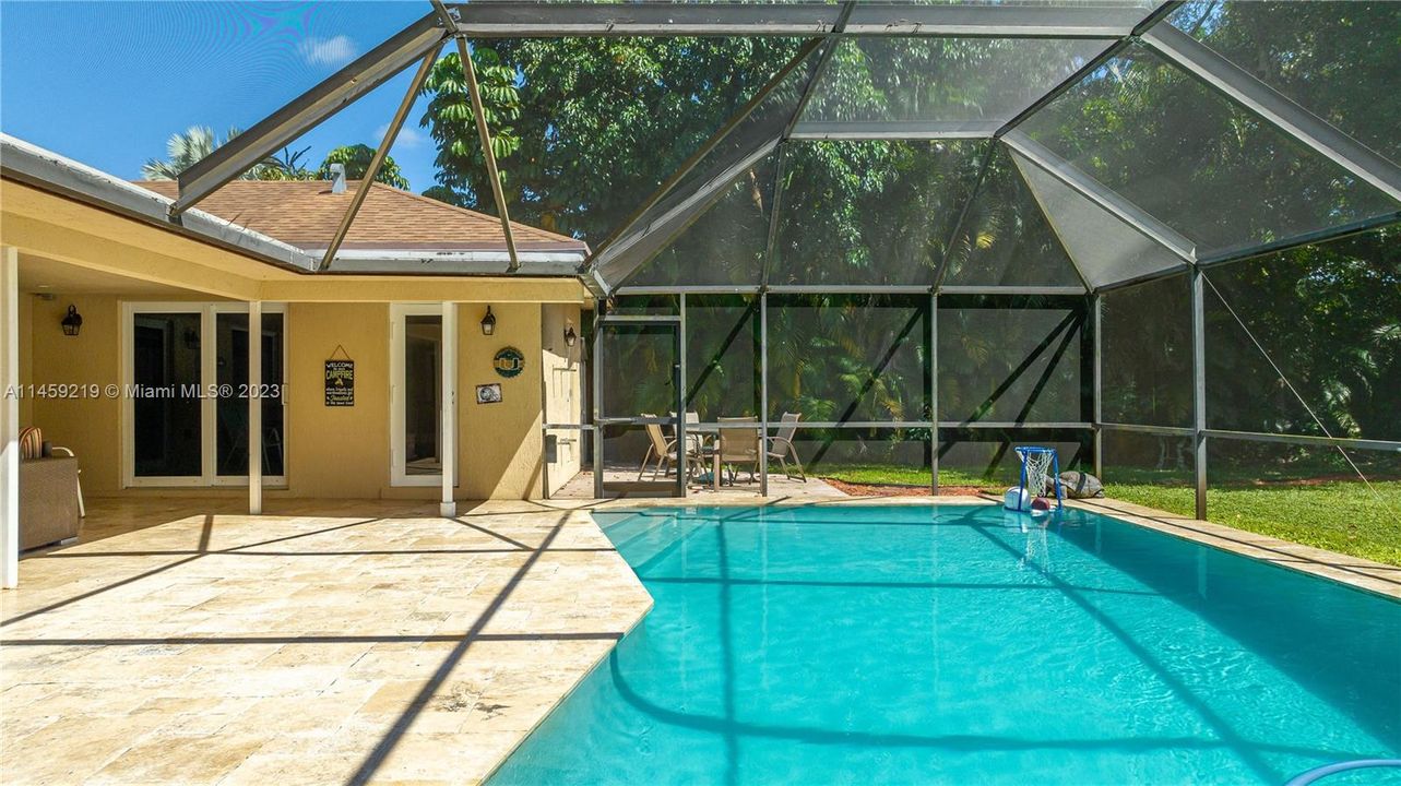 Recently Sold: $825,000 (4 beds, 3 baths, 2216 Square Feet)