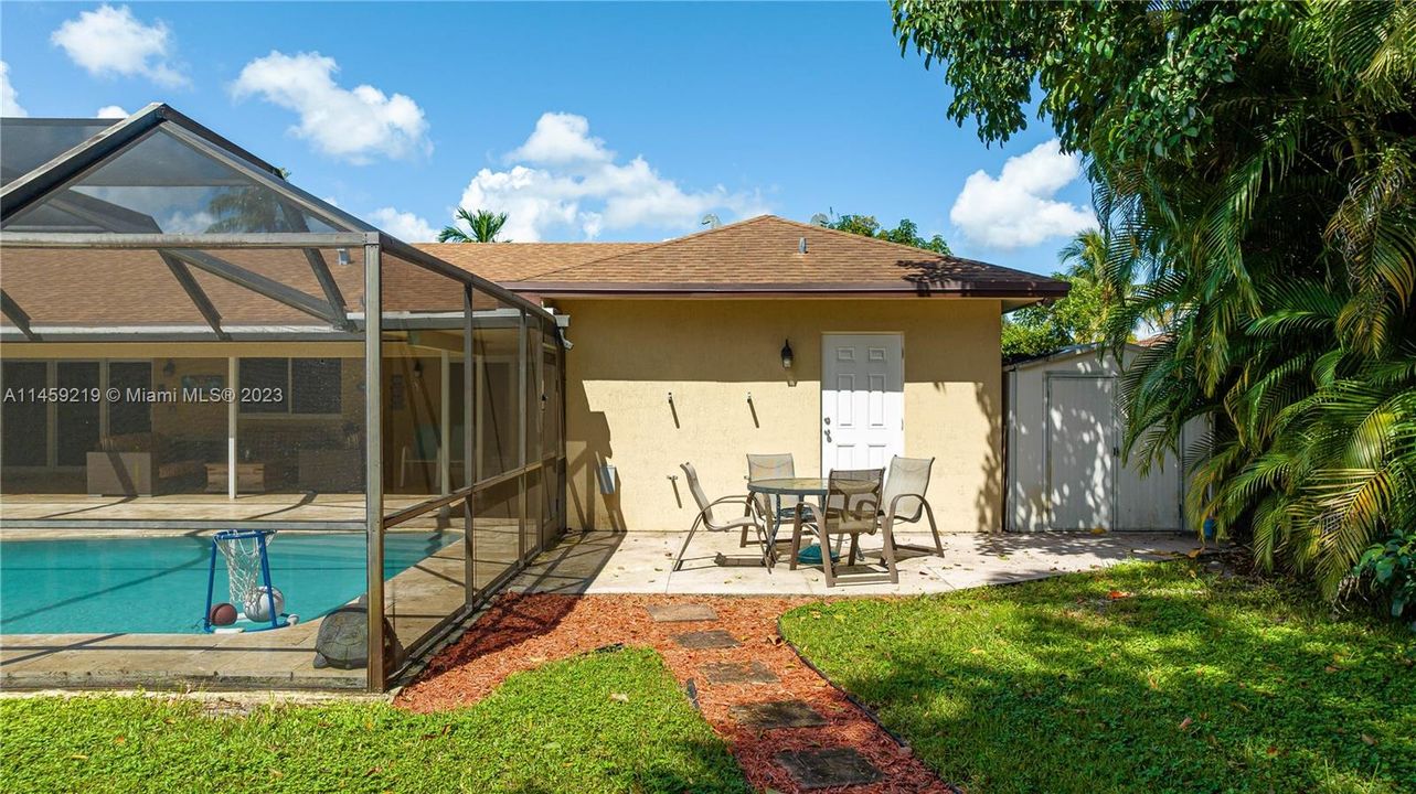 Recently Sold: $825,000 (4 beds, 3 baths, 2216 Square Feet)