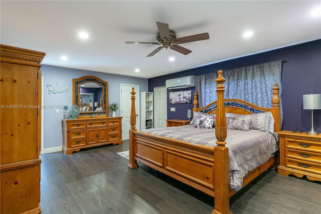 Recently Sold: $825,000 (4 beds, 3 baths, 2216 Square Feet)