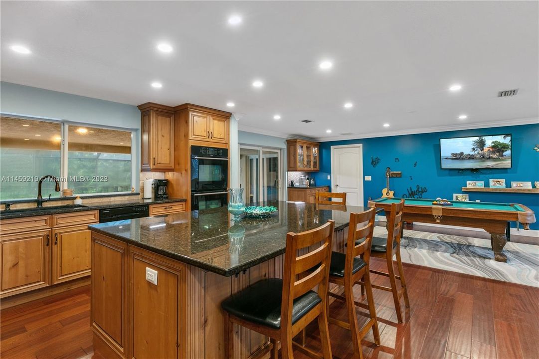 Recently Sold: $825,000 (4 beds, 3 baths, 2216 Square Feet)