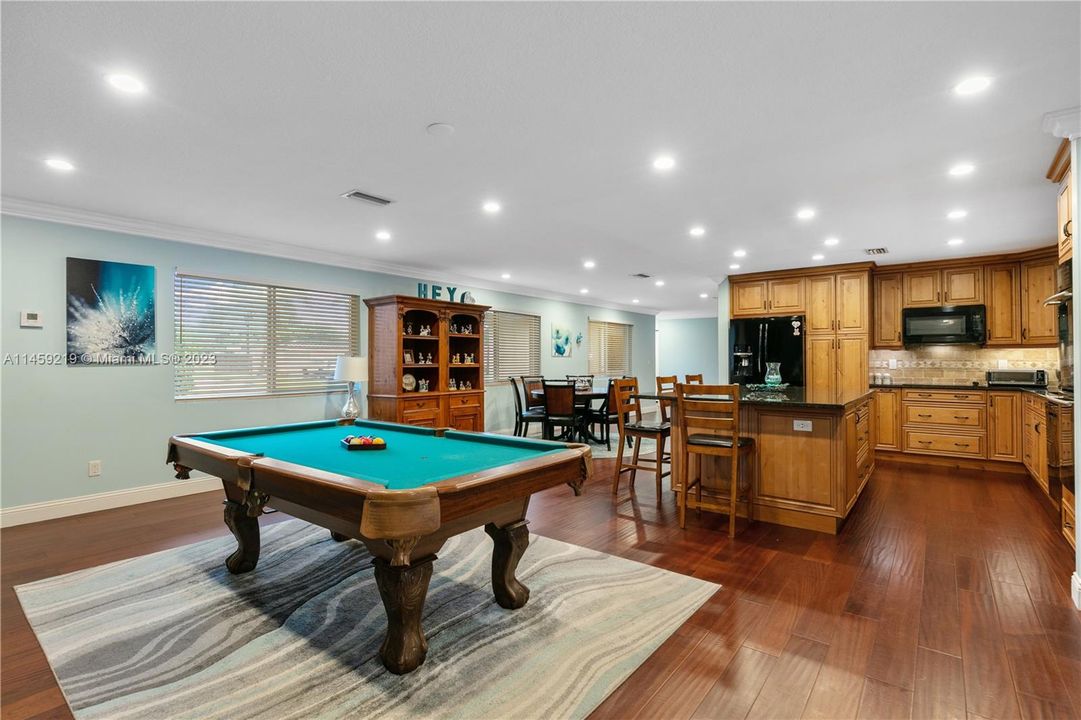 Recently Sold: $825,000 (4 beds, 3 baths, 2216 Square Feet)