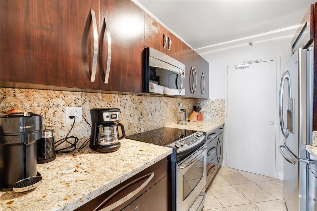 For Sale: $499,940 (1 beds, 1 baths, 850 Square Feet)