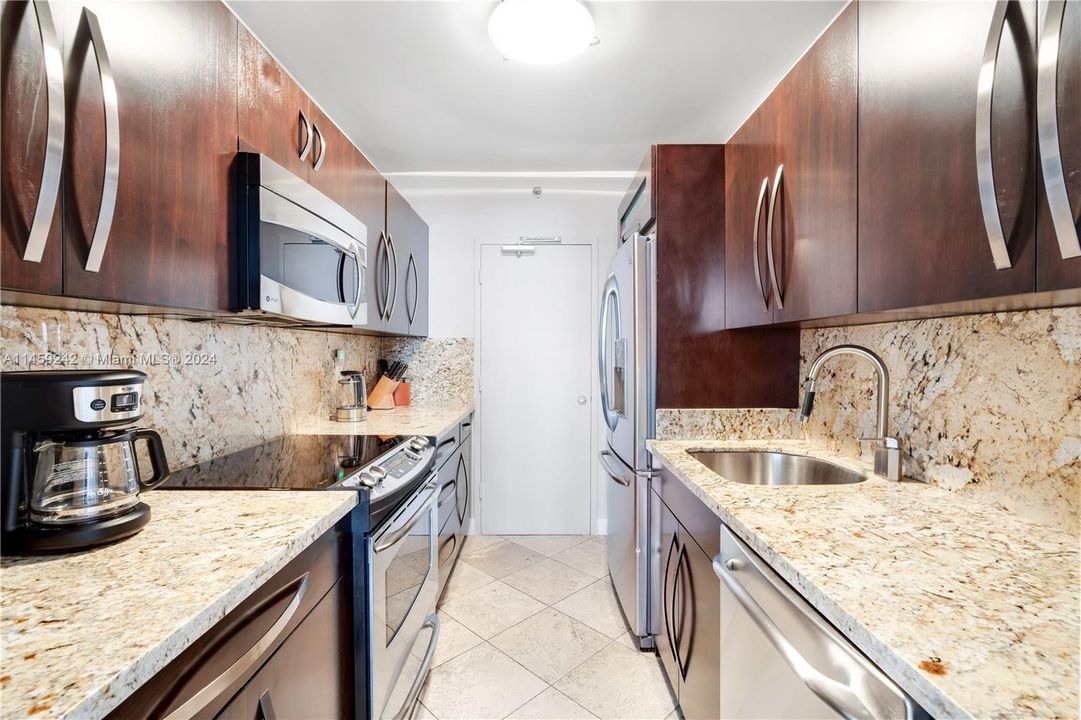 For Sale: $499,940 (1 beds, 1 baths, 850 Square Feet)