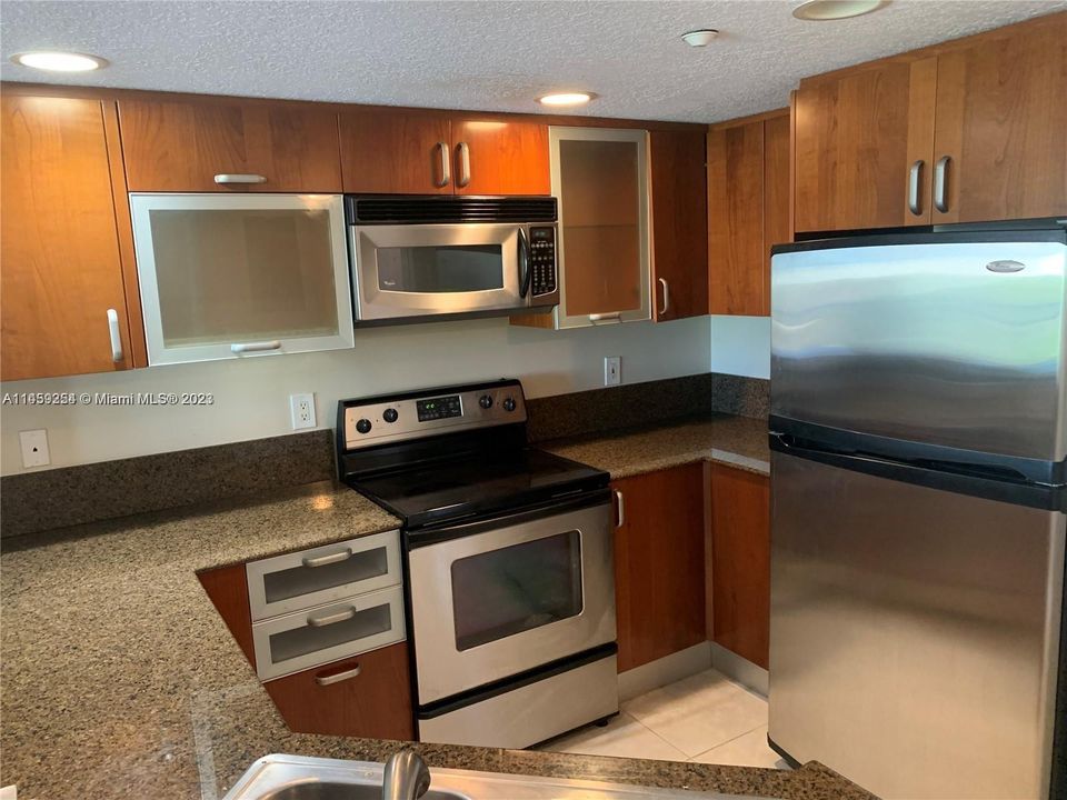 Recently Rented: $2,600 (2 beds, 2 baths, 1150 Square Feet)