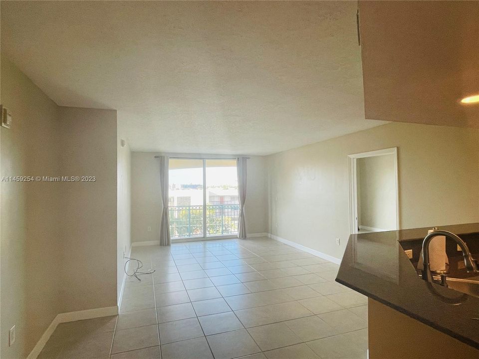 Recently Rented: $2,600 (2 beds, 2 baths, 1150 Square Feet)