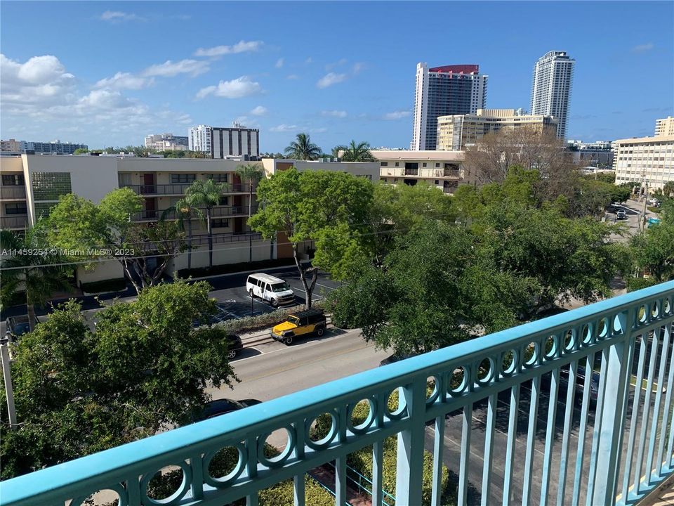 Recently Rented: $2,600 (2 beds, 2 baths, 1150 Square Feet)