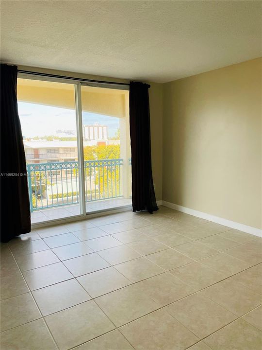 Recently Rented: $2,600 (2 beds, 2 baths, 1150 Square Feet)