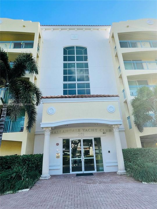 Recently Rented: $2,600 (2 beds, 2 baths, 1150 Square Feet)