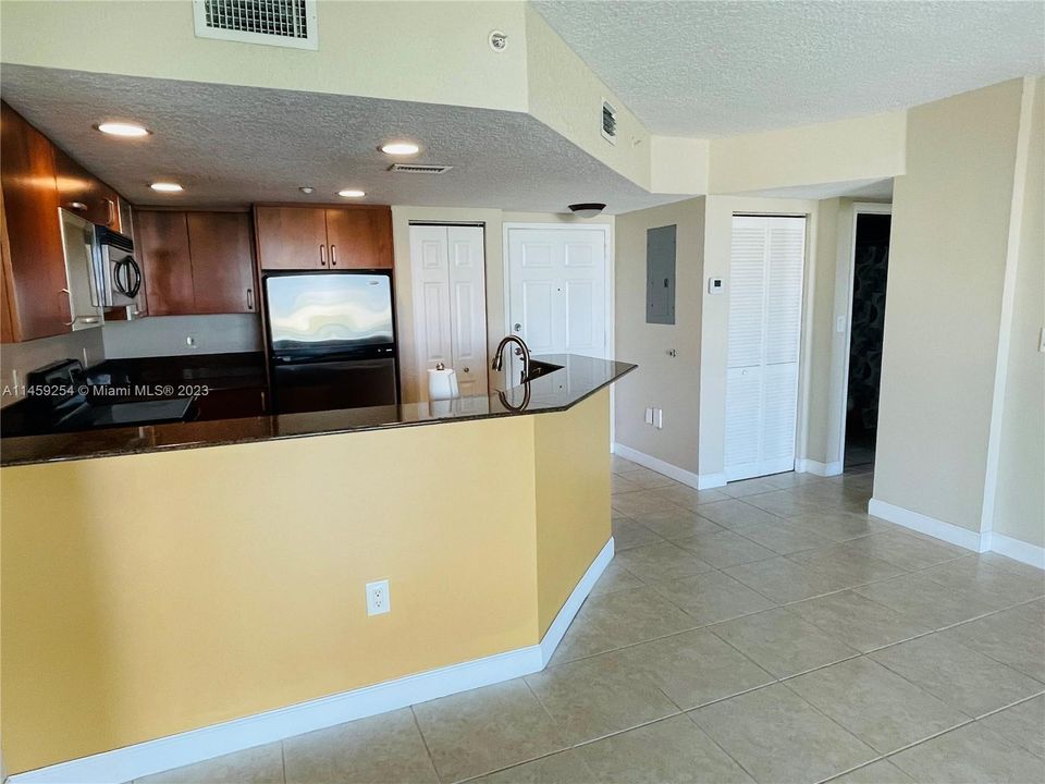 Recently Rented: $2,600 (2 beds, 2 baths, 1150 Square Feet)