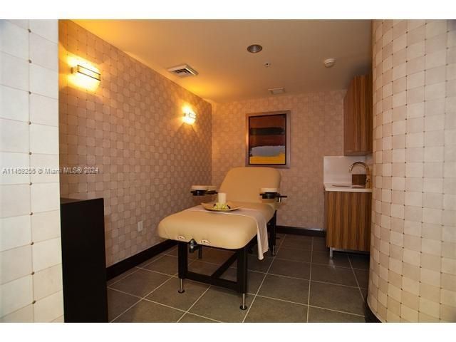 Recently Sold: $649,000 (2 beds, 2 baths, 1203 Square Feet)