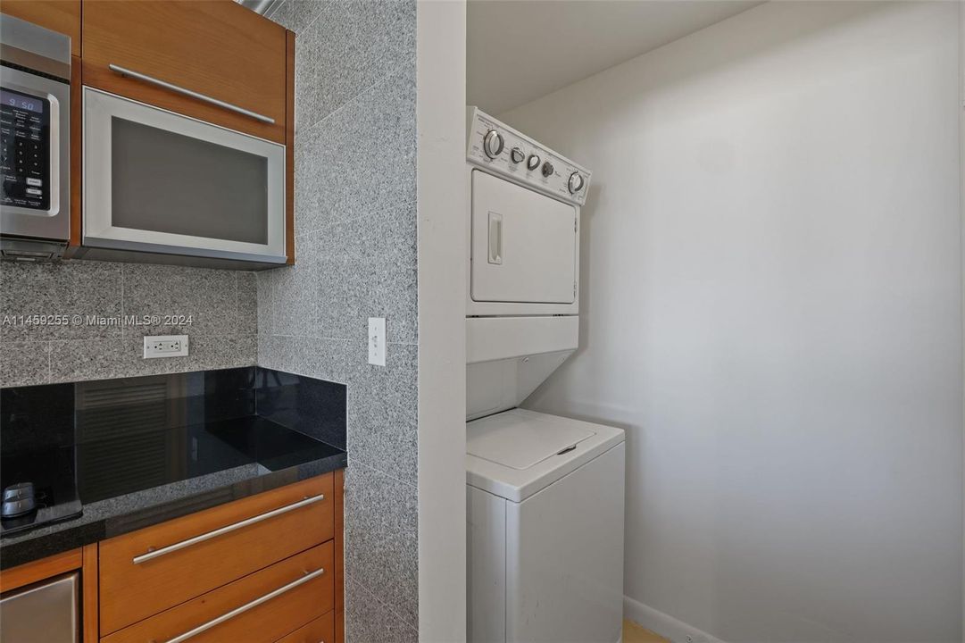 Recently Sold: $649,000 (2 beds, 2 baths, 1203 Square Feet)