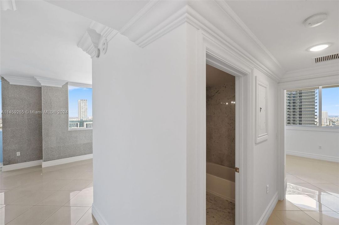 Recently Sold: $649,000 (2 beds, 2 baths, 1203 Square Feet)