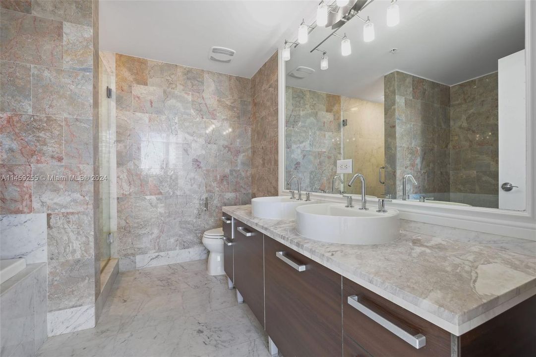 Recently Sold: $649,000 (2 beds, 2 baths, 1203 Square Feet)