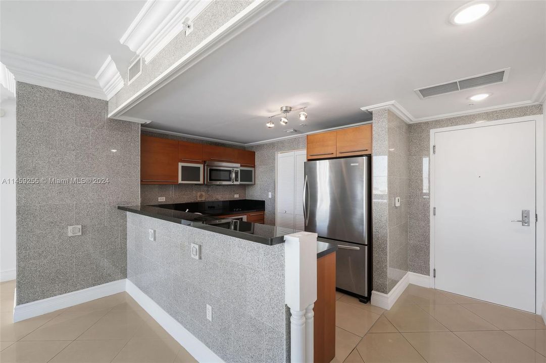 Recently Sold: $649,000 (2 beds, 2 baths, 1203 Square Feet)