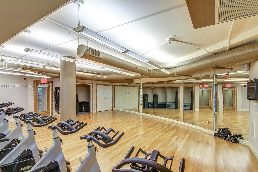 Recently Sold: $649,000 (2 beds, 2 baths, 1203 Square Feet)