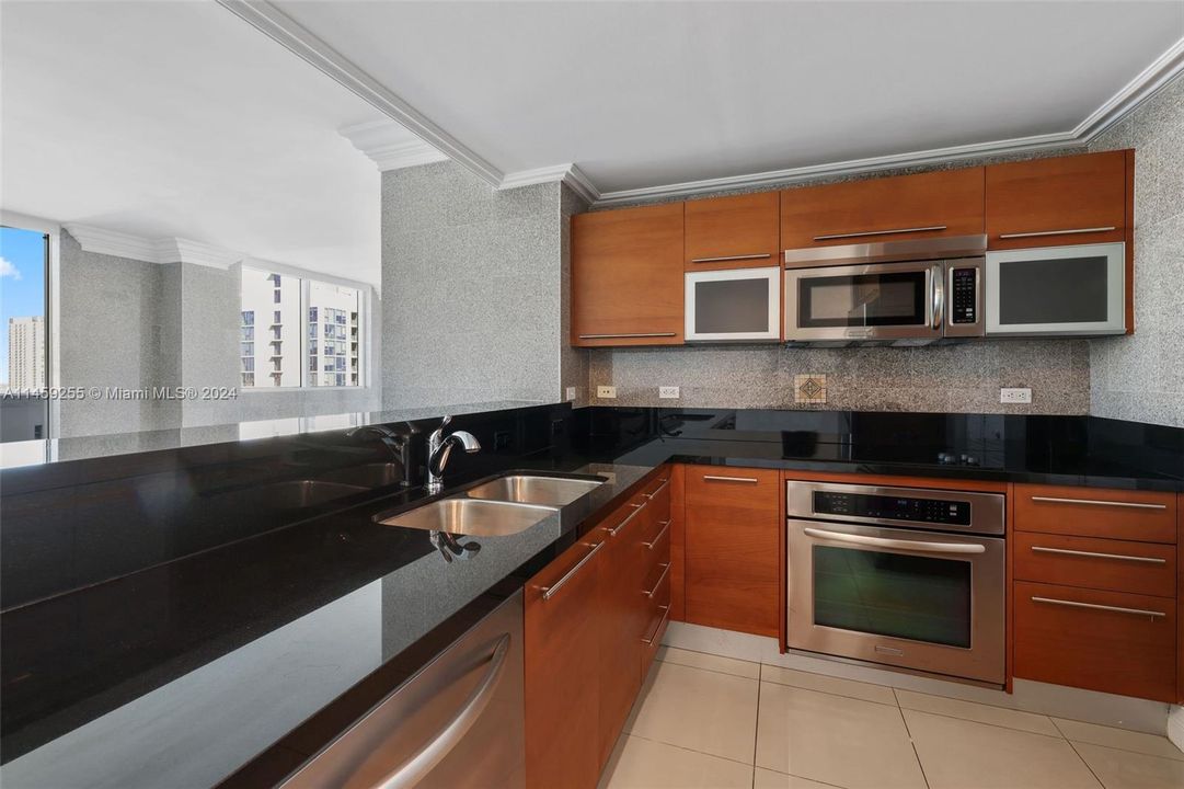 Recently Sold: $649,000 (2 beds, 2 baths, 1203 Square Feet)