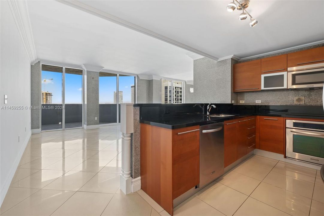 Recently Sold: $649,000 (2 beds, 2 baths, 1203 Square Feet)