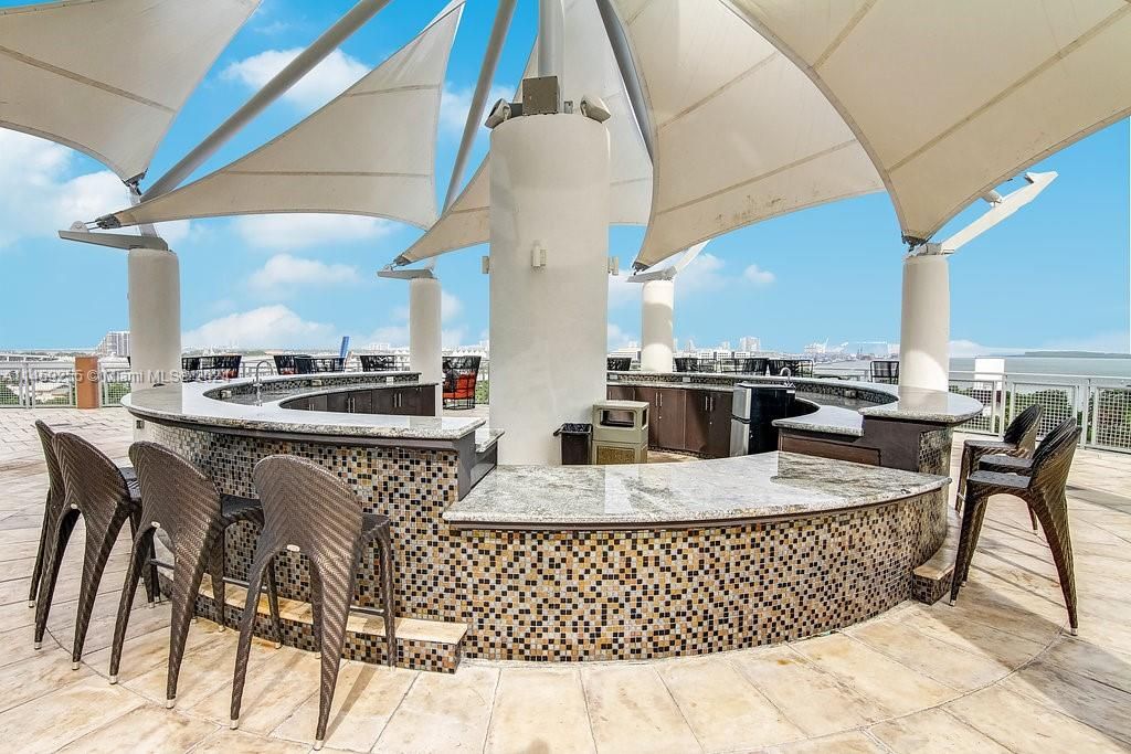 Recently Sold: $649,000 (2 beds, 2 baths, 1203 Square Feet)