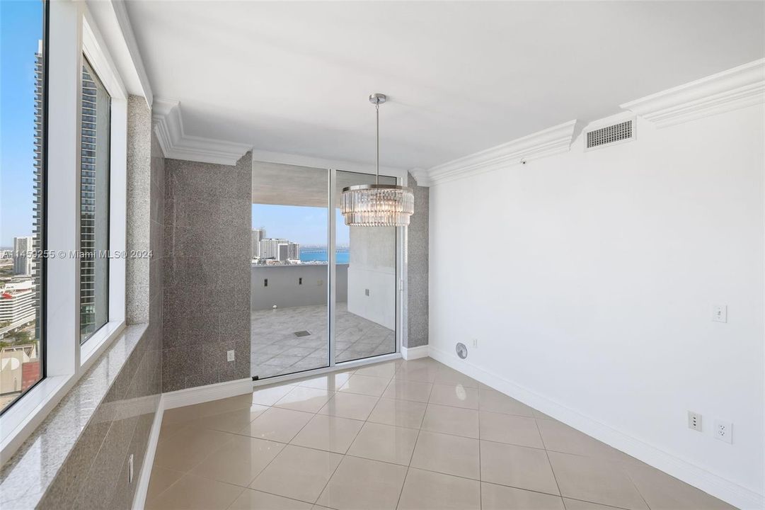 Recently Sold: $649,000 (2 beds, 2 baths, 1203 Square Feet)