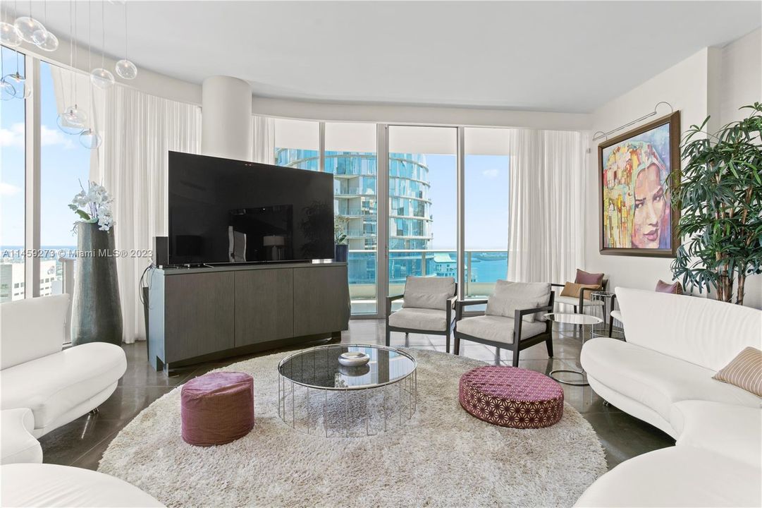 Recently Sold: $2,199,999 (3 beds, 3 baths, 2457 Square Feet)