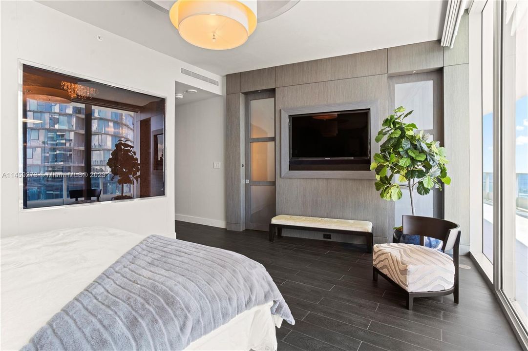 Recently Sold: $2,199,999 (3 beds, 3 baths, 2457 Square Feet)