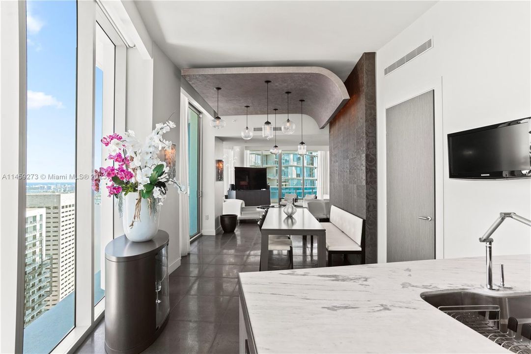 Recently Sold: $2,199,999 (3 beds, 3 baths, 2457 Square Feet)