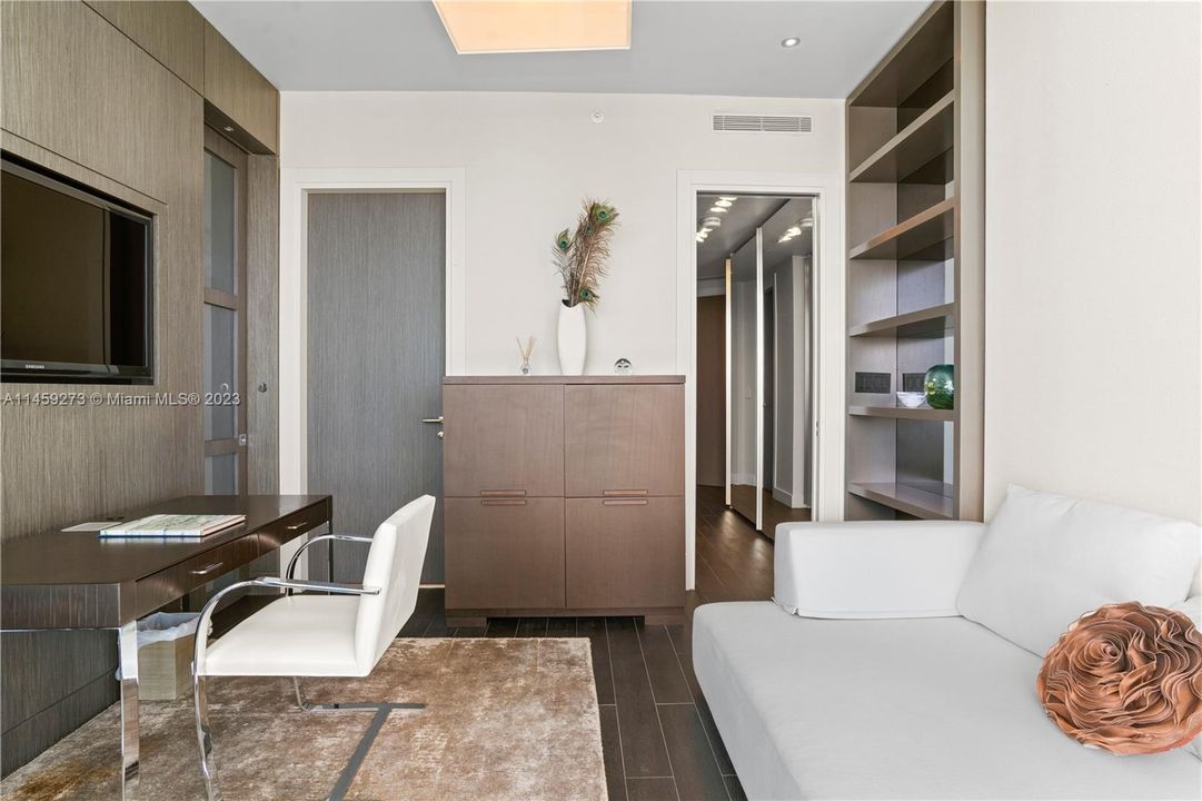 Recently Sold: $2,199,999 (3 beds, 3 baths, 2457 Square Feet)