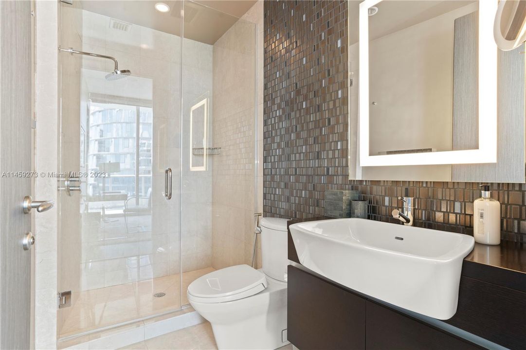 Recently Sold: $2,199,999 (3 beds, 3 baths, 2457 Square Feet)