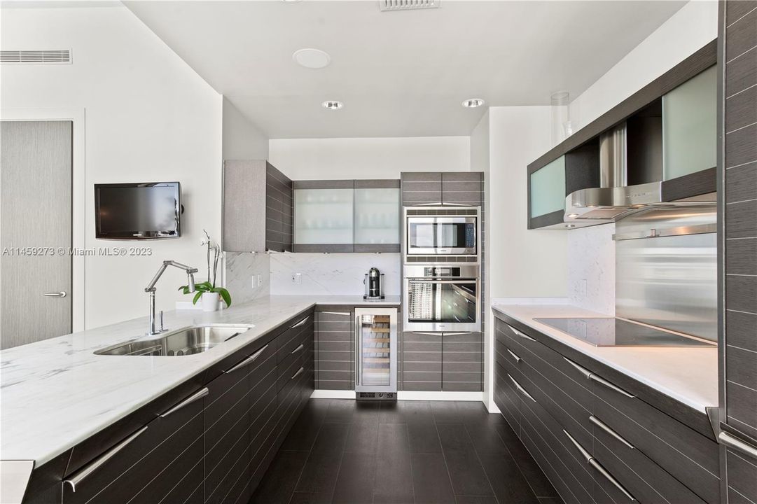 Recently Sold: $2,199,999 (3 beds, 3 baths, 2457 Square Feet)