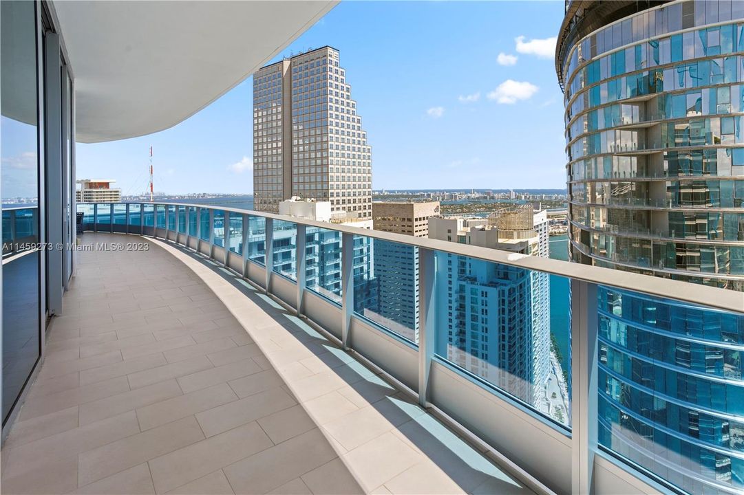 Recently Sold: $2,199,999 (3 beds, 3 baths, 2457 Square Feet)