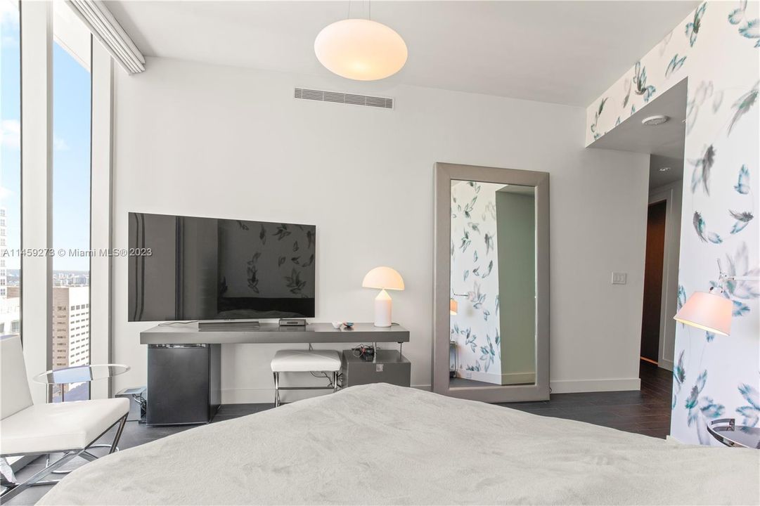 Recently Sold: $2,199,999 (3 beds, 3 baths, 2457 Square Feet)