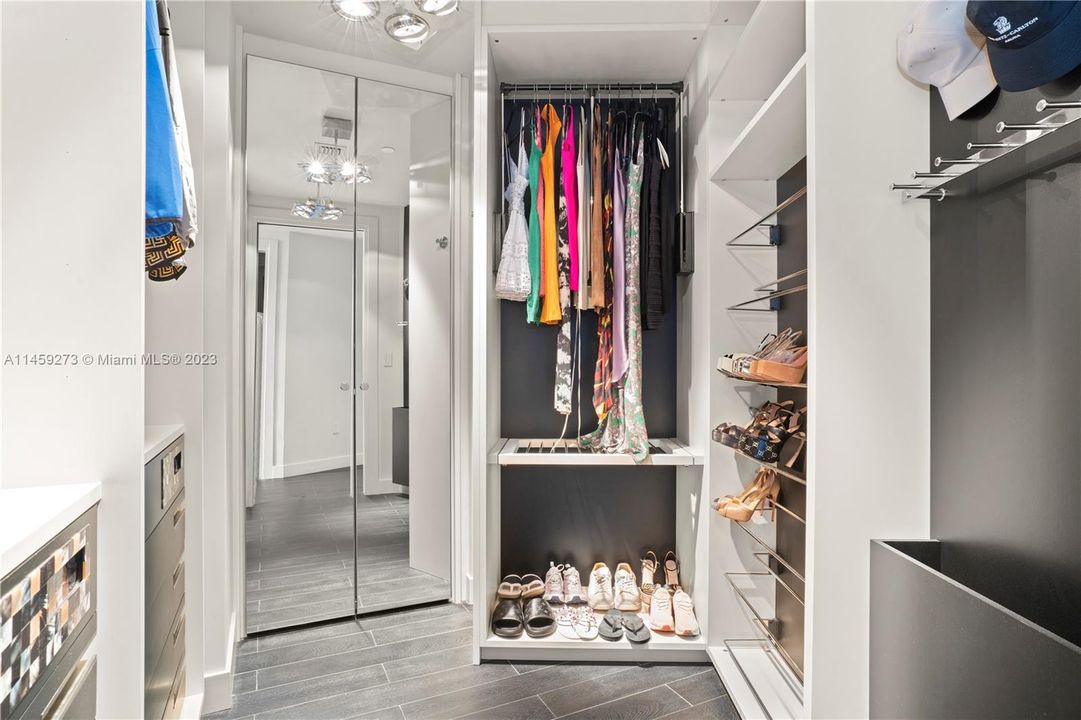 Recently Sold: $2,199,999 (3 beds, 3 baths, 2457 Square Feet)