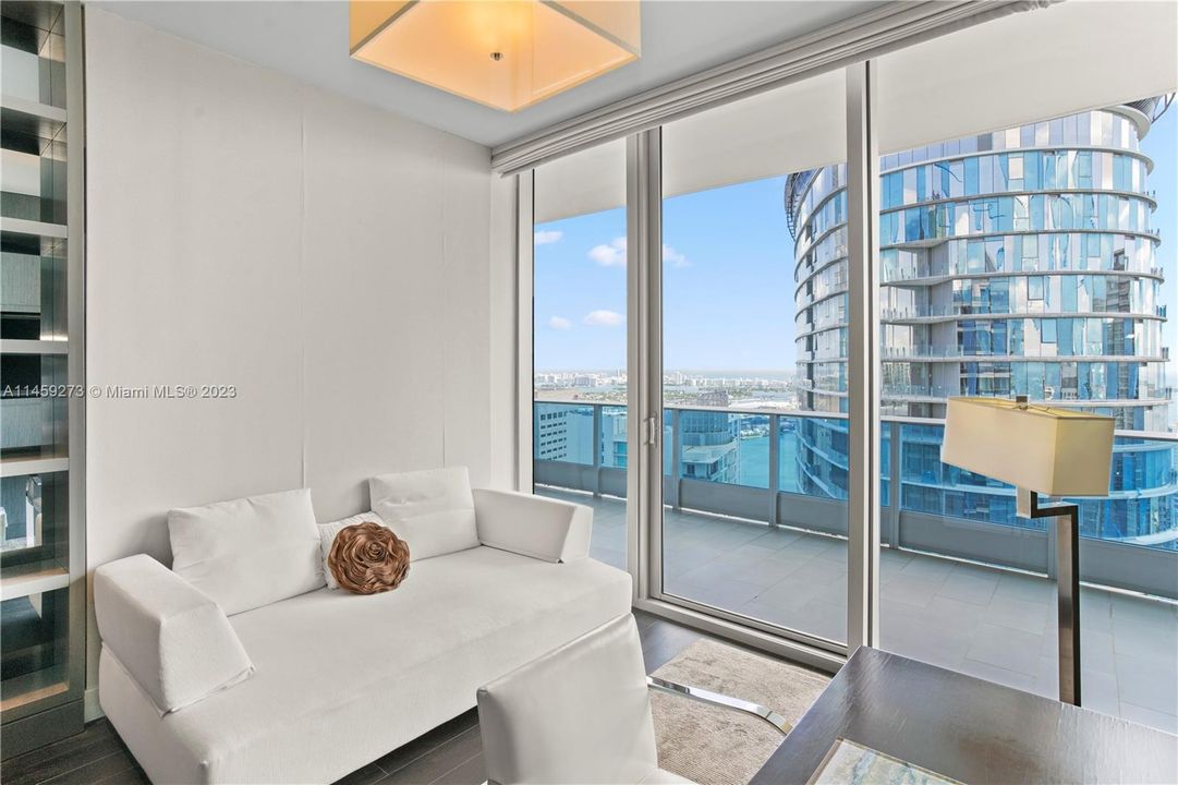 Recently Sold: $2,199,999 (3 beds, 3 baths, 2457 Square Feet)